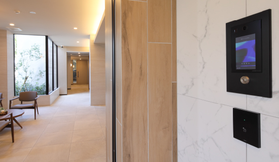 顔認証と認証キーによるダブル認証システム「Tebraキー」