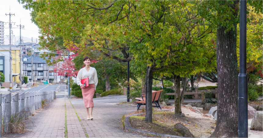 福岡由美 氏